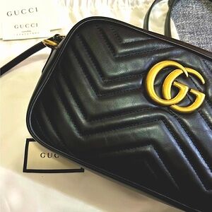 - Gorgeous. Gucci - Authentic Pre Loved GG Marmont Leather Crossbody